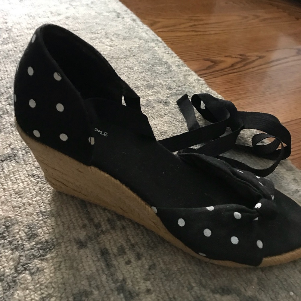 Selling due to surgery & no longer can wear heels.
